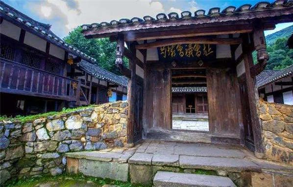 遵義茍壩會議會址黨建培訓基地